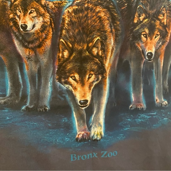 Vintage WILD GEAR Blue Wolf Graphic T-Shirt Size XL-Made in USA - Picture 3 of 7